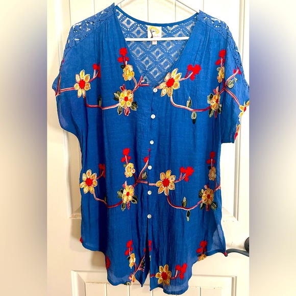 multicolor short sleeve button up tunic shirt with Lace on top side of back. - Picture 1 of 1